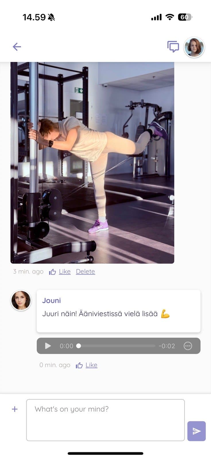 Chat-näkymä, jossa asiakkaan kuva ja valmentajan äänivastaus